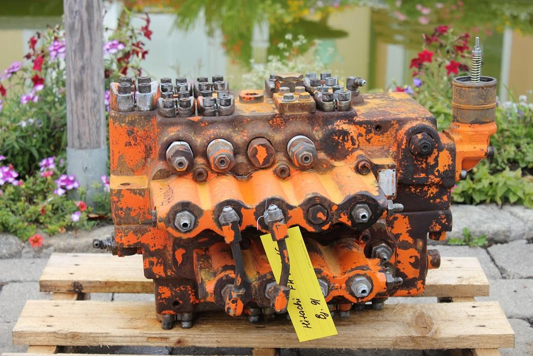 Hitachi FH200LC - Hydraulic valve for Construction machinery: picture 1 Hitachi FH200LC - Hydraulic valve for Construction machinery: picture 1