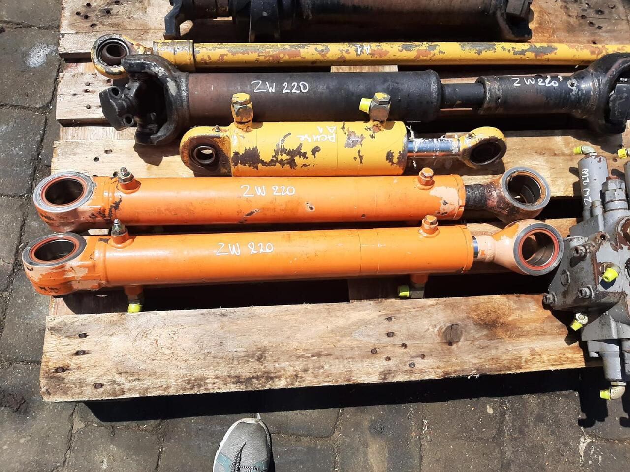 Hydraulic cylinder for Construction machinery Hitachi ZW 220: picture 6