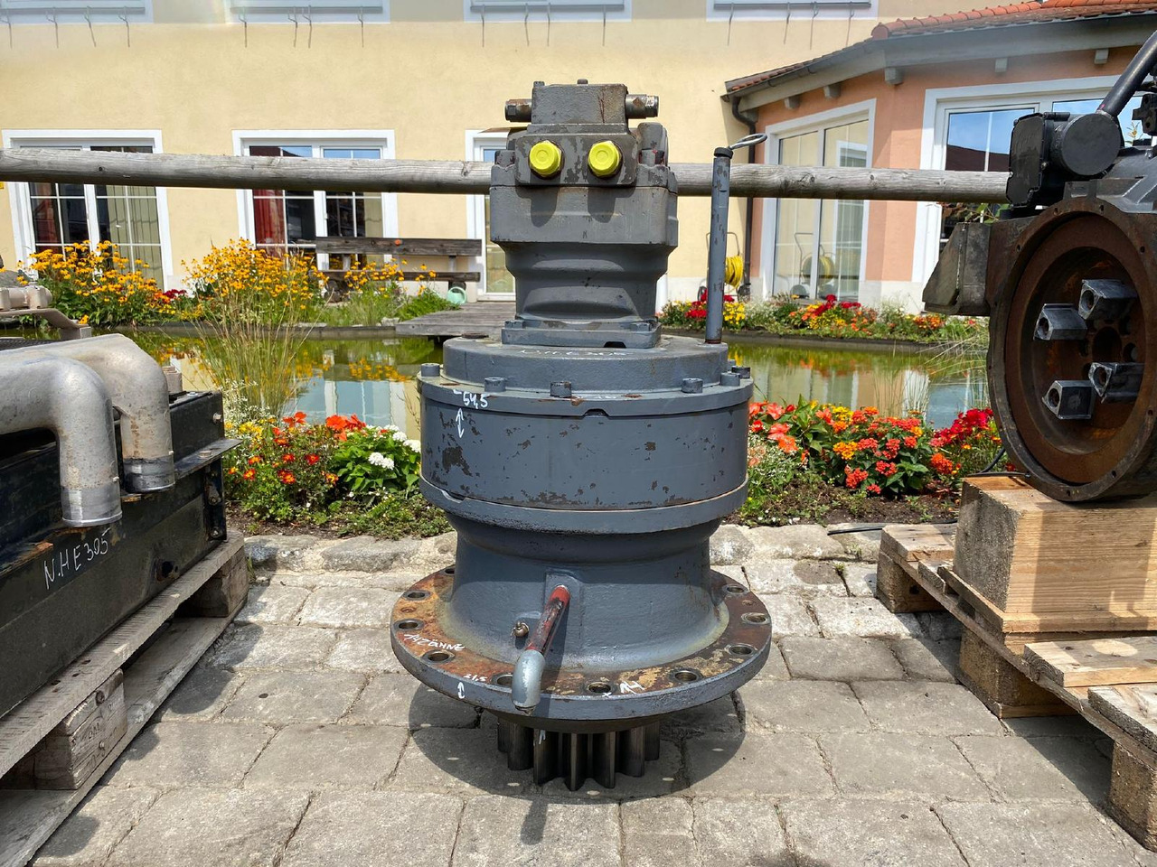 Holland E 305 - Swing motor for Construction machinery: picture 1 Holland E 305 - Swing motor for Construction machinery: picture 1