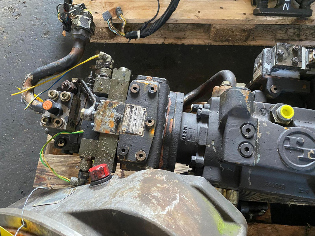 Hydromatik A4V56, A4V125 aus Kässbohrer PB 240D - Hydraulics for Municipal/ Special vehicle: picture 2 Hydromatik A4V56, A4V125 aus Kässbohrer PB 240D - Hydraulics for Municipal/ Special vehicle: picture 2