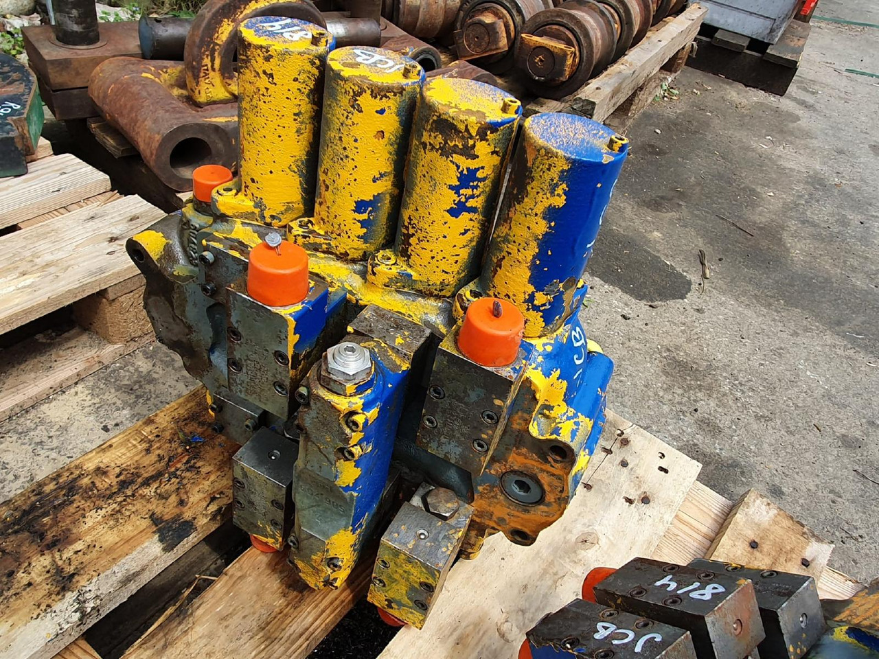 JCB 814 - Hydraulic valve for Construction machinery: picture 3 JCB 814 - Hydraulic valve for Construction machinery: picture 3