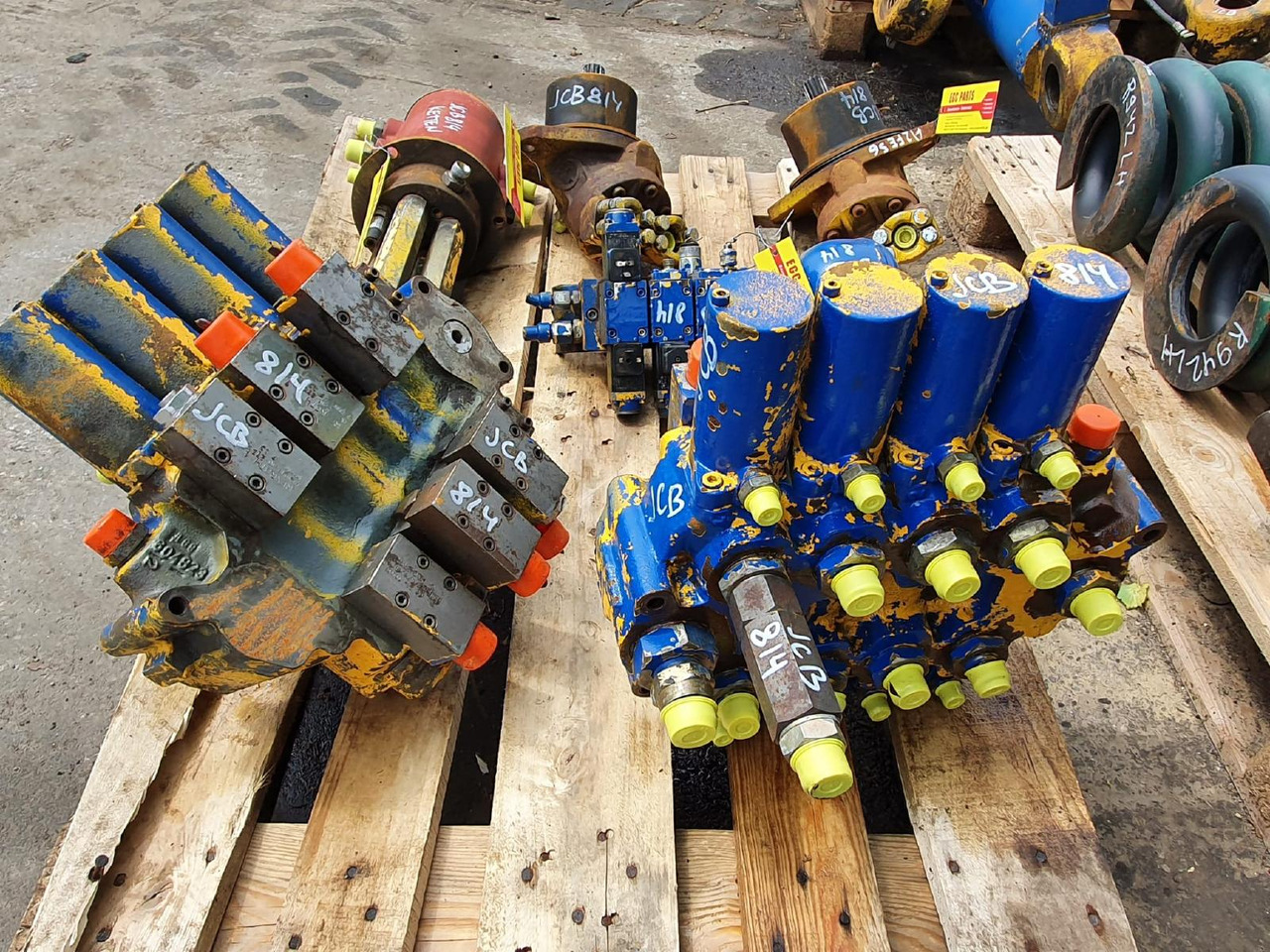 JCB 814 - Hydraulic valve for Construction machinery: picture 1 JCB 814 - Hydraulic valve for Construction machinery: picture 1