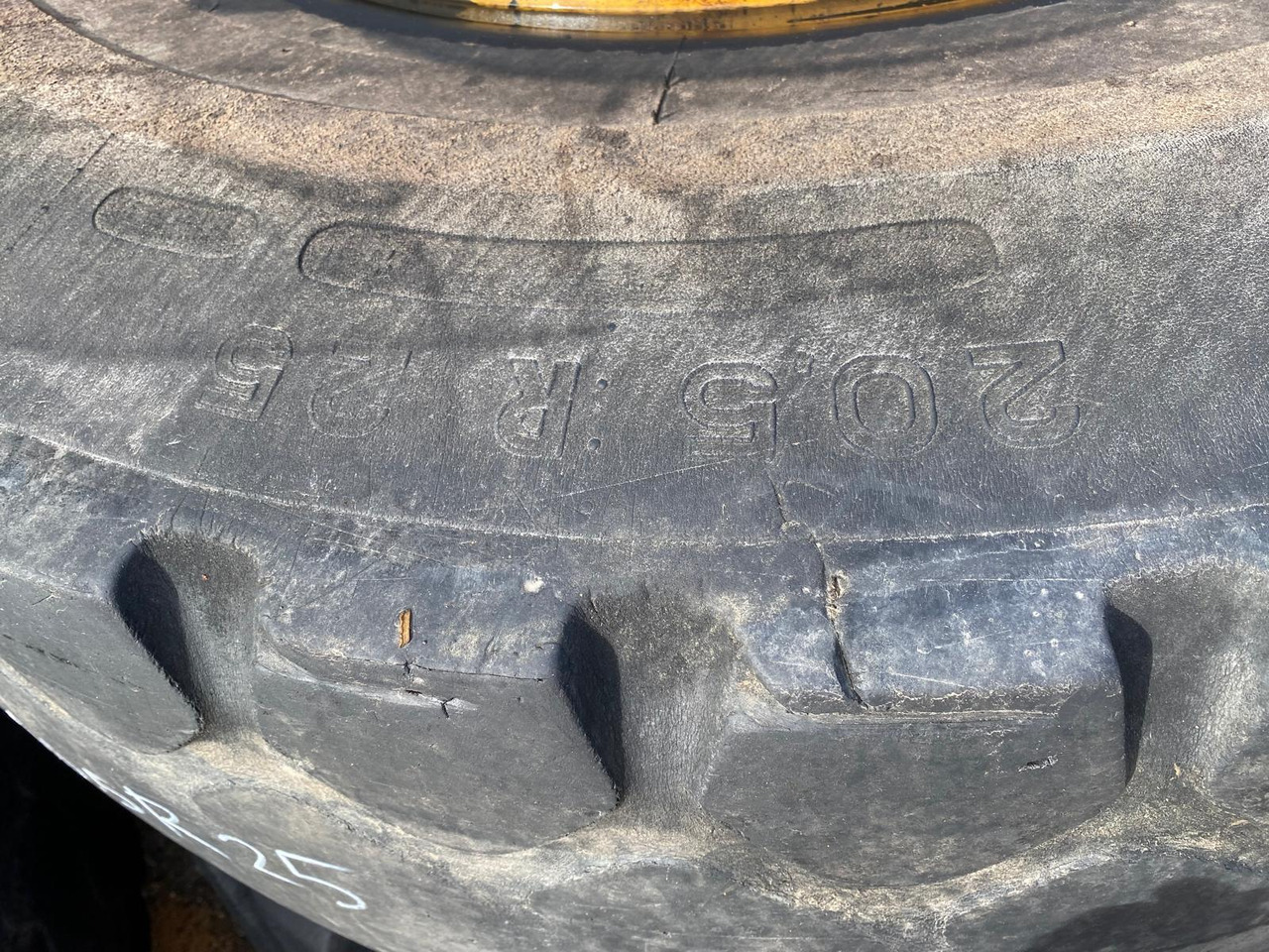 Liebherr 20,5R 25 aus L531 - Wheel and tire package for Construction machinery: picture 5 Liebherr 20,5R 25 aus L531 - Wheel and tire package for Construction machinery: picture 5