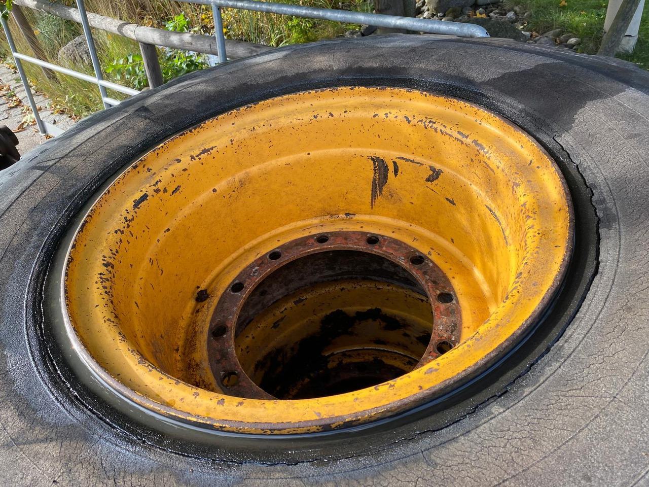 Liebherr 20,5R 25 aus L531 - Wheel and tire package for Construction machinery: picture 2 Liebherr 20,5R 25 aus L531 - Wheel and tire package for Construction machinery: picture 2