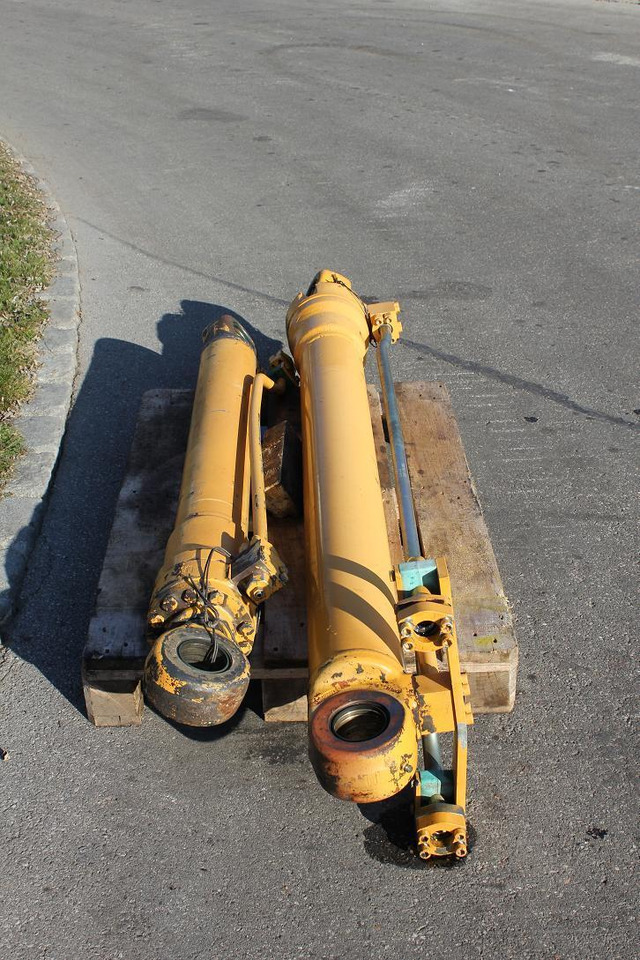 Liebherr 912 Lit. - Hydraulic cylinder for Construction machinery: picture 2 Liebherr 912 Lit. - Hydraulic cylinder for Construction machinery: picture 2