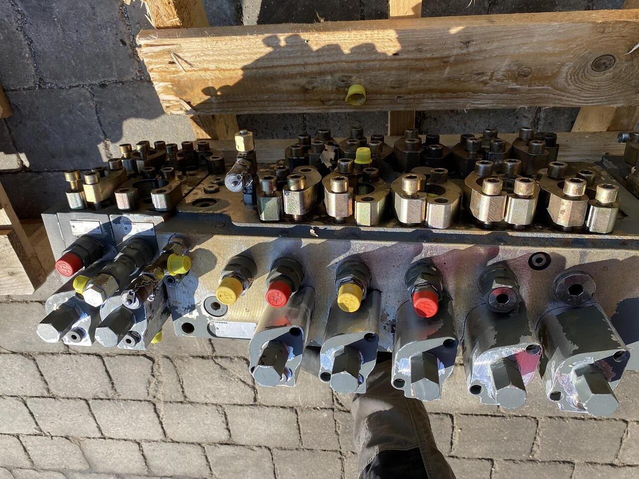 Liebherr A 900 C LIT - Hydraulic valve for Construction machinery: picture 5 Liebherr A 900 C LIT - Hydraulic valve for Construction machinery: picture 5