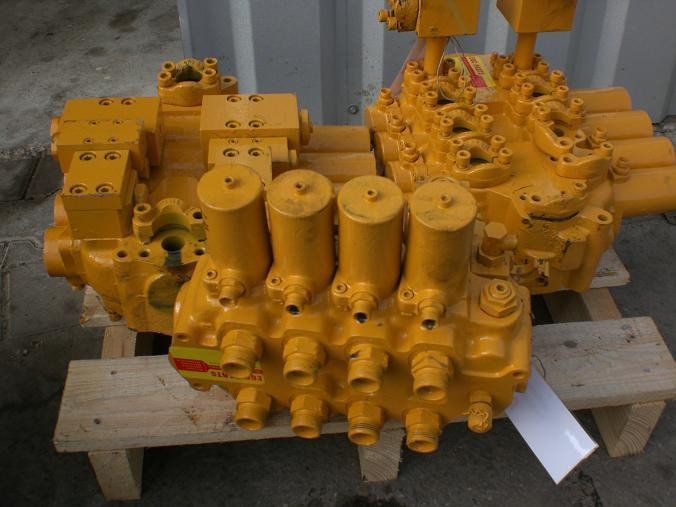 Liebherr A 922 / R 912 - Hydraulic valve for Construction machinery: picture 2 Liebherr A 922 / R 912 - Hydraulic valve for Construction machinery: picture 2