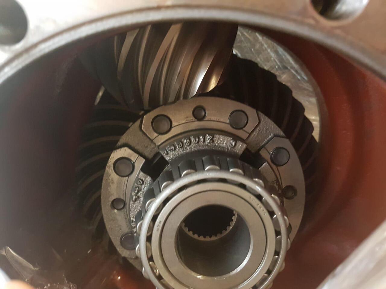 Liebherr A904C LIT / ZF 3060 - Axle and parts for Construction machinery: picture 4 Liebherr A904C LIT / ZF 3060 - Axle and parts for Construction machinery: picture 4