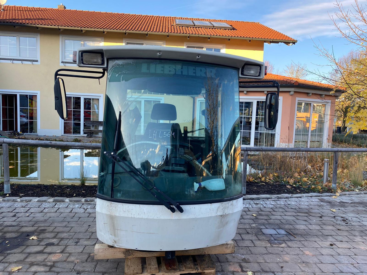 Liebherr L564 - Cab for Construction machinery: picture 2 Liebherr L564 - Cab for Construction machinery: picture 2