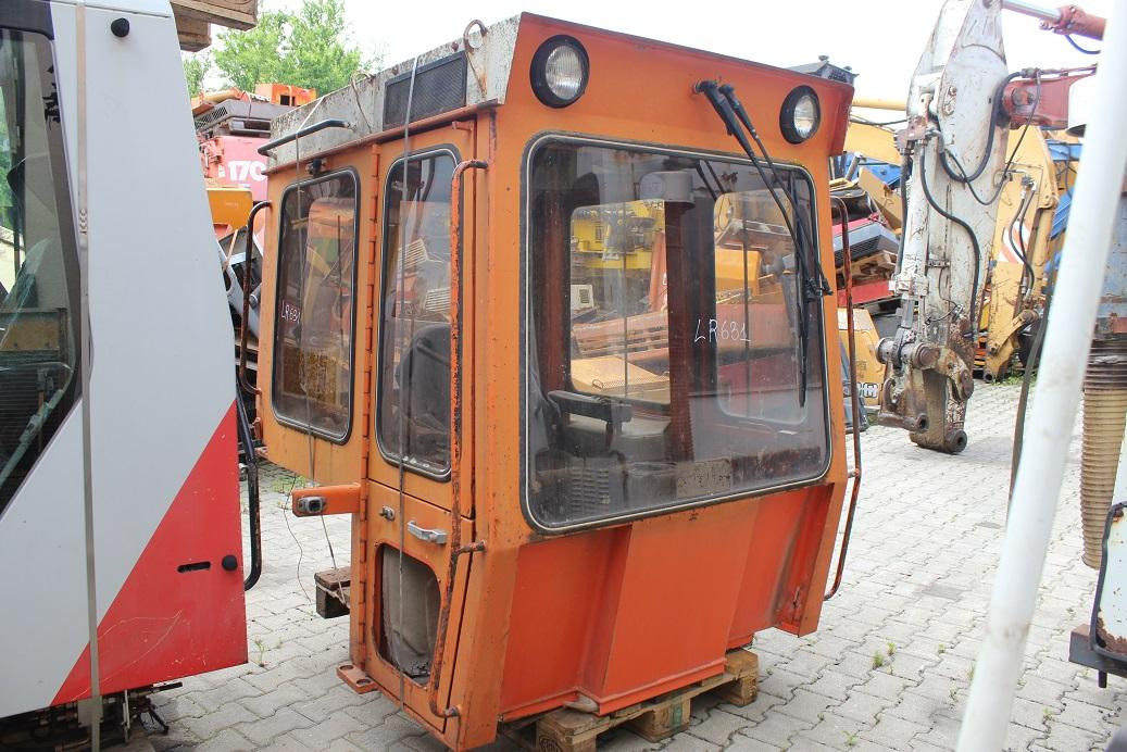 Liebherr LR 631 - Cab for Construction machinery: picture 1 Liebherr LR 631 - Cab for Construction machinery: picture 1