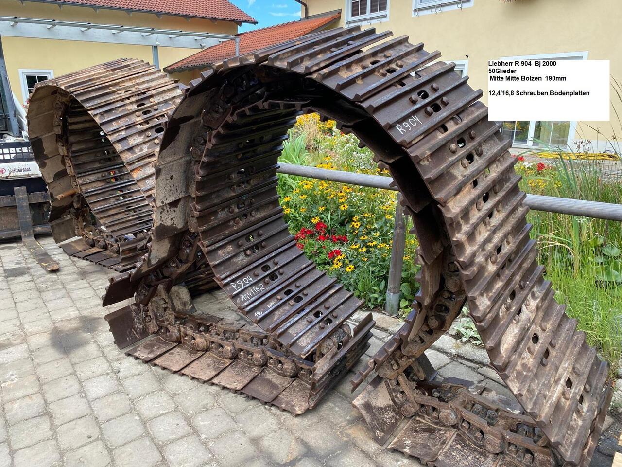 Liebherr R 904 - Track for Construction machinery: picture 1 Liebherr R 904 - Track for Construction machinery: picture 1