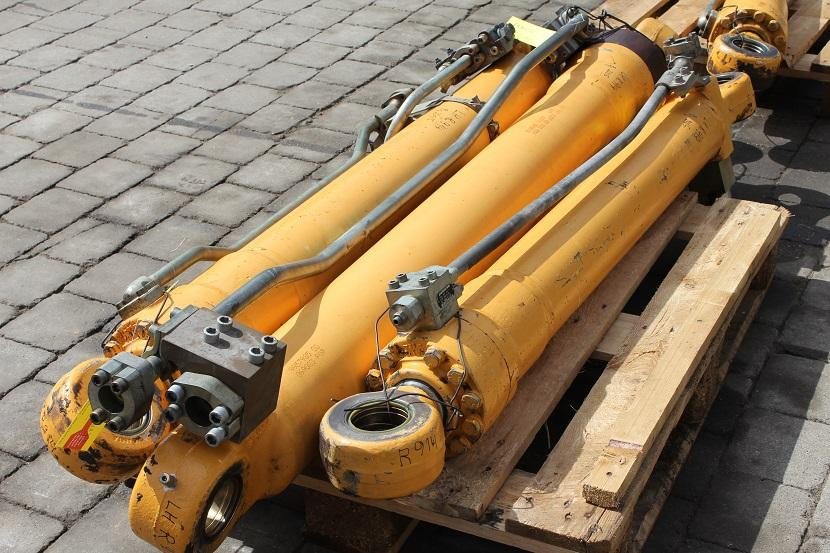 Liebherr R 914 - Hydraulic cylinder for Construction machinery: picture 1 Liebherr R 914 - Hydraulic cylinder for Construction machinery: picture 1