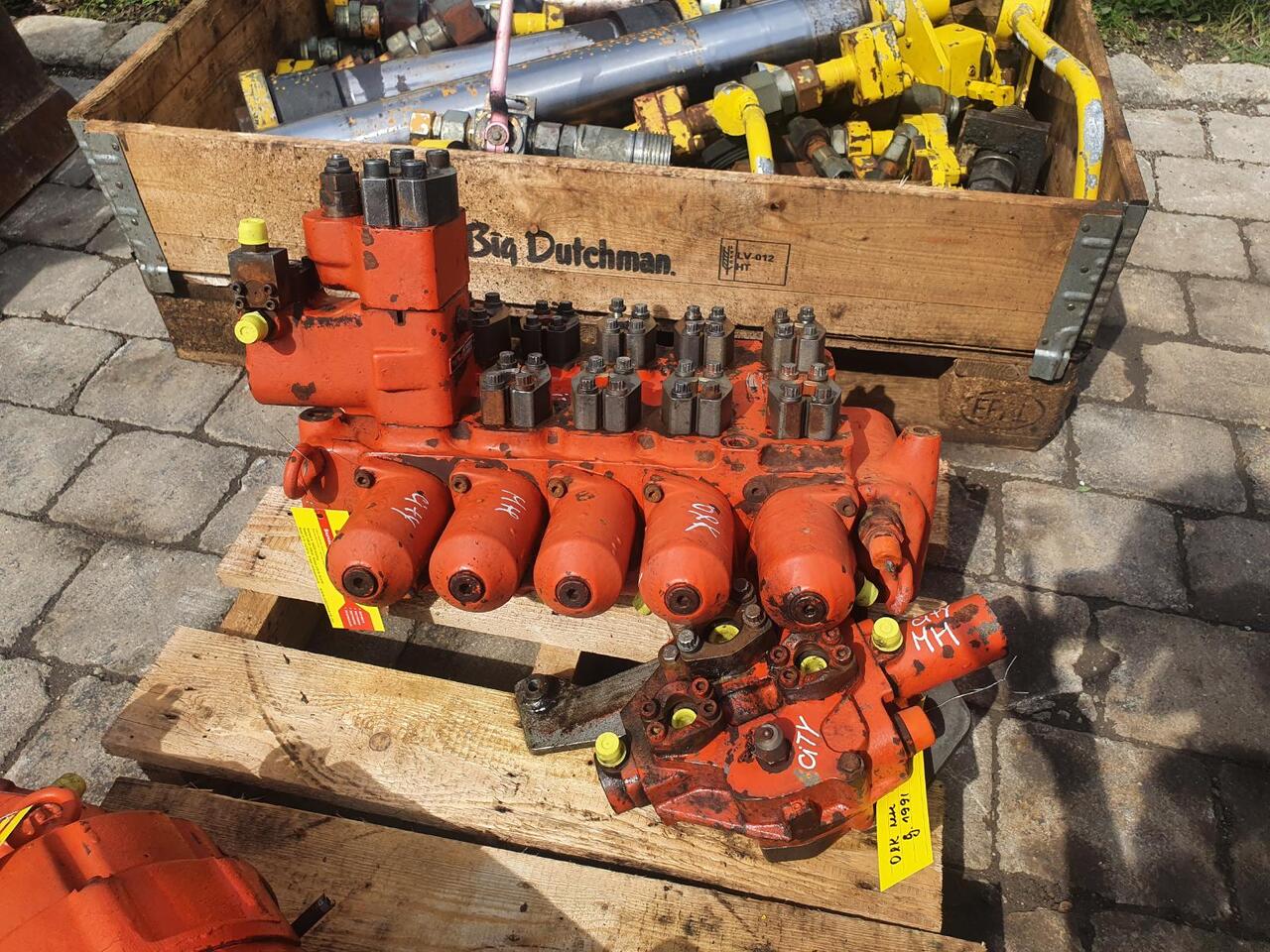 O&K MH City - Hydraulic valve for Wheel excavator: picture 2 O&K MH City - Hydraulic valve for Wheel excavator: picture 2