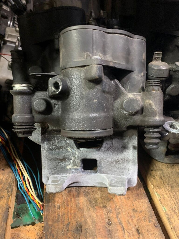 Brembo elektryczne D43901 Iveco Daily prawy, lewy, tył 2019- D43901 - Brake caliper for Truck: picture 3 Brembo elektryczne D43901 Iveco Daily prawy, lewy, tył 2019- D43901 - Brake caliper for Truck: picture 3