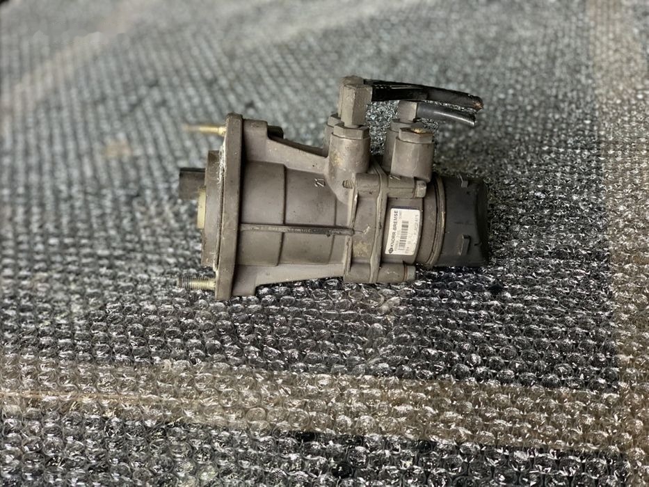 MAN zawór główny hamulcowy oryginał hurt K000926 MAN TGA K000926 - Brake cylinder for Truck: picture 1 MAN zawór główny hamulcowy oryginał hurt K000926 MAN TGA K000926 - Brake cylinder for Truck: picture 1