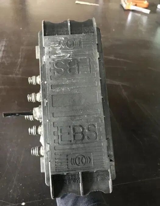 Volvo FH 4 Demontaż K029247 Volvo FH 4 Demontaż K029247 truck - Brake valve for Truck: picture 3 Volvo FH 4 Demontaż K029247 Volvo FH 4 Demontaż K029247 truck - Brake valve for Truck: picture 3
