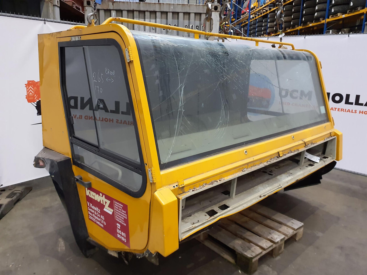 FAUN ATF model lower cabin - Cab for Mobile crane: picture 1 FAUN ATF model lower cabin - Cab for Mobile crane: picture 1
