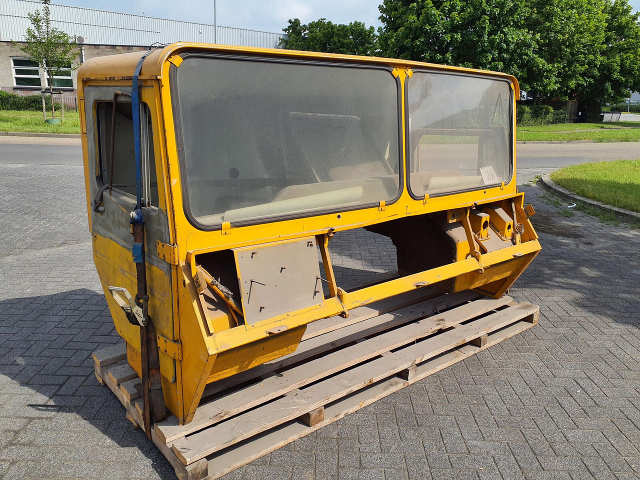 FAUN KF lower cabin - Cab for Mobile crane: picture 1 FAUN KF lower cabin - Cab for Mobile crane: picture 1