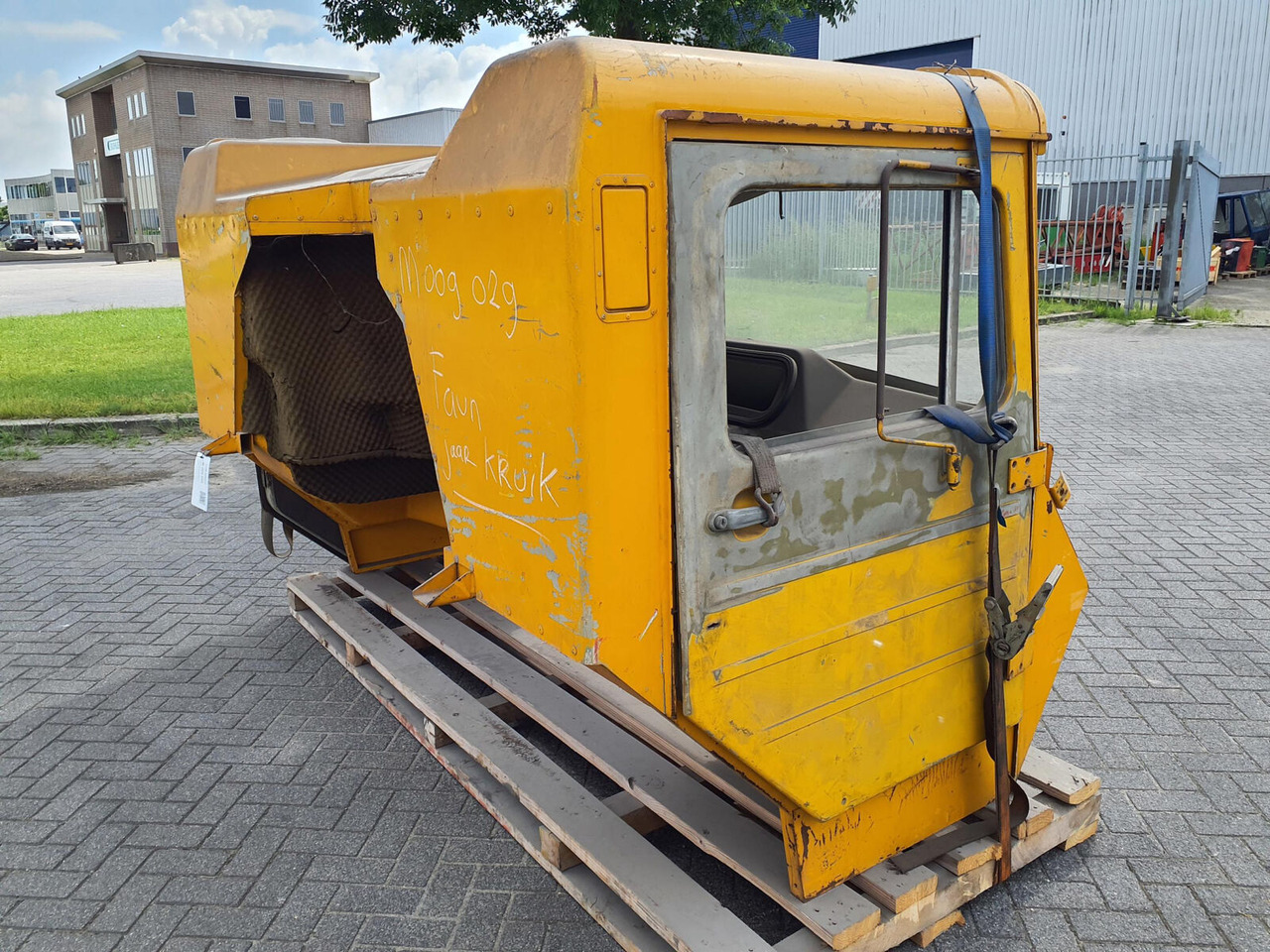 FAUN KF lower cabin - Cab for Mobile crane: picture 3 FAUN KF lower cabin - Cab for Mobile crane: picture 3