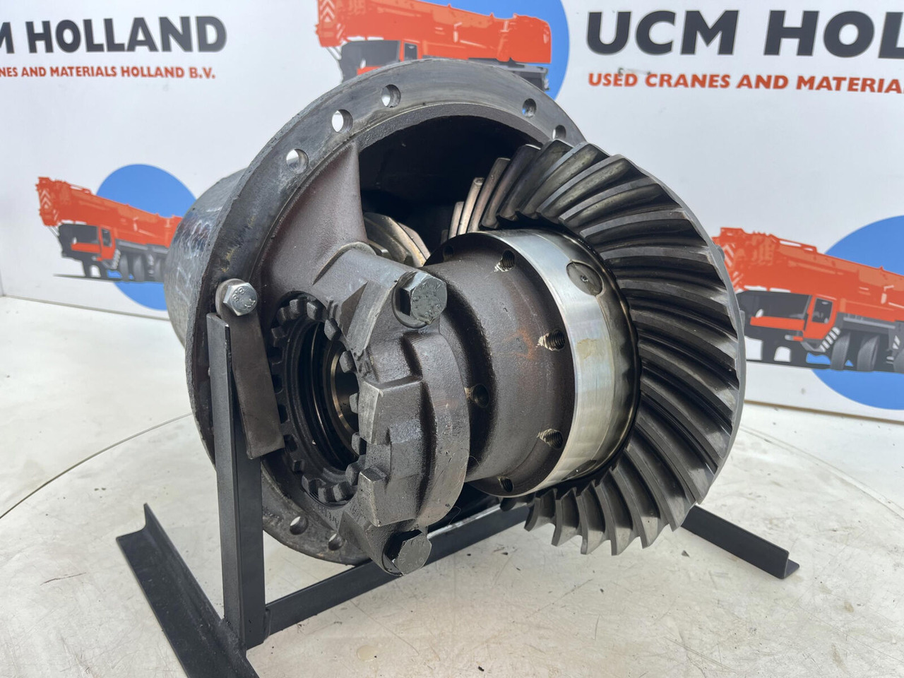 Gottwald end differential 17x31 axle 1 - Differential gear for Mobile crane: picture 1 Gottwald end differential 17x31 axle 1 - Differential gear for Mobile crane: picture 1