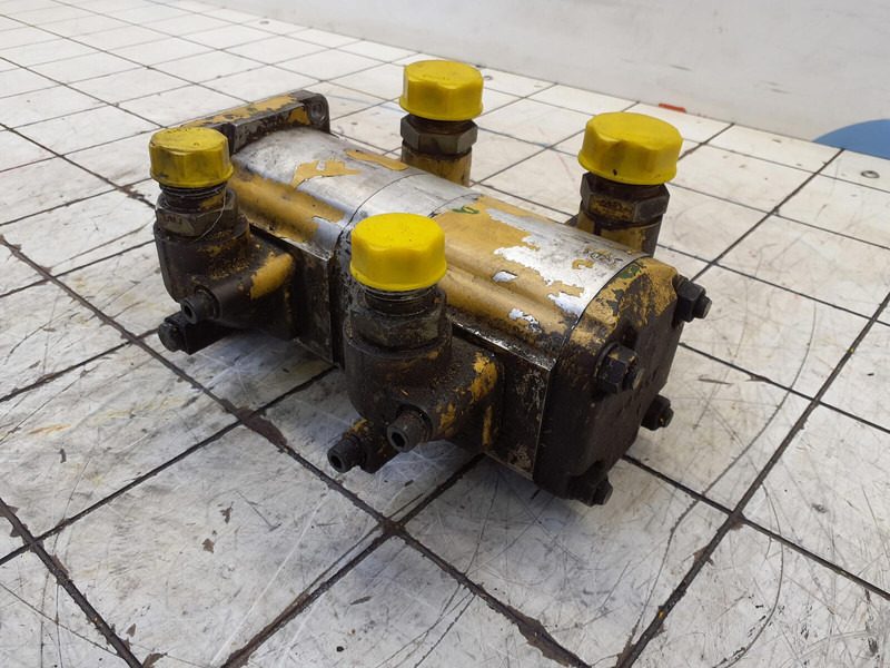 Grove AT 880 dual gear pump - Hydraulic pump for Crane: picture 1 Grove AT 880 dual gear pump - Hydraulic pump for Crane: picture 1