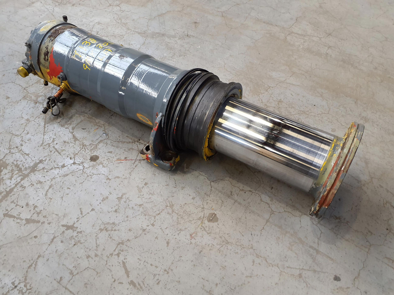 Grove GMK 3050 suspension cylinder - Hydraulic cylinder for All terrain crane: picture 3 Grove GMK 3050 suspension cylinder - Hydraulic cylinder for All terrain crane: picture 3