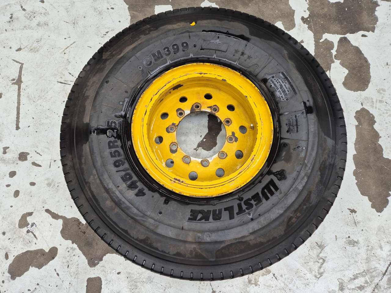 Grove Wheel 445/95R25 10 13 3p - Wheel and tire package for Crane: picture 2 Grove Wheel 445/95R25 10 13 3p - Wheel and tire package for Crane: picture 2