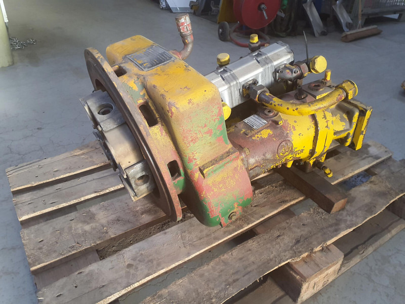 Krupp 70 GMT distributor gear box with pump set - Hydraulic pump for Crane: picture 3 Krupp 70 GMT distributor gear box with pump set - Hydraulic pump for Crane: picture 3