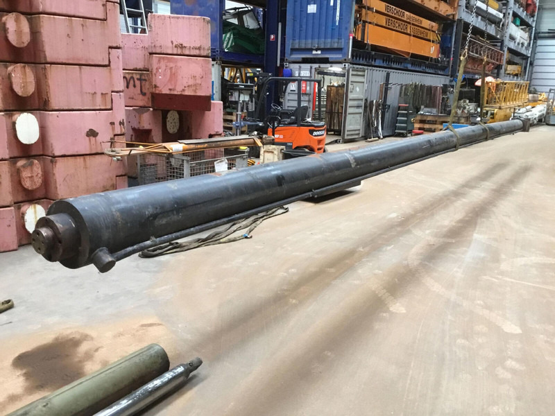 Krupp 8350 GMT telescopic cylinder - Hydraulic cylinder for Crane: picture 4 Krupp 8350 GMT telescopic cylinder - Hydraulic cylinder for Crane: picture 4