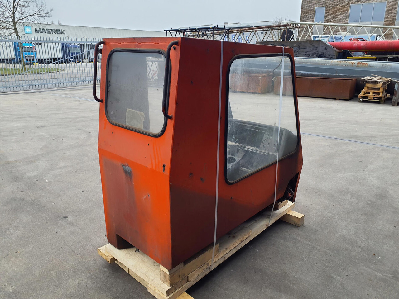 Krupp KMK 3045 upper cabin - Cab for Mobile crane: picture 3 Krupp KMK 3045 upper cabin - Cab for Mobile crane: picture 3