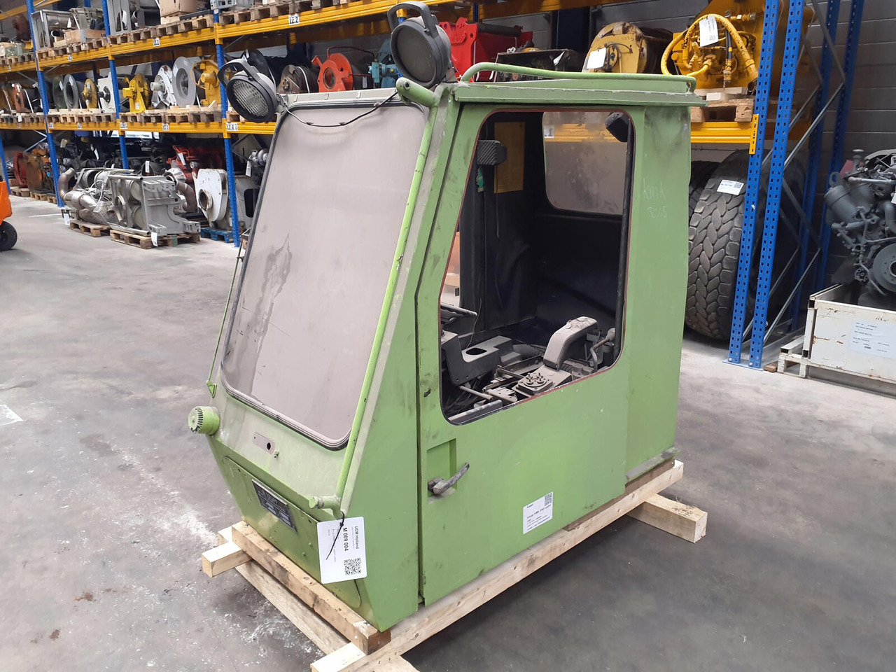 Krupp KMK 3045 upper cabin - Cab for Mobile crane: picture 1 Krupp KMK 3045 upper cabin - Cab for Mobile crane: picture 1