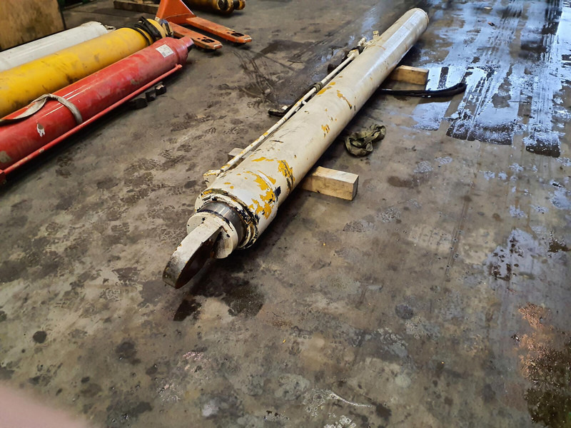 Krupp KMK 4070 boom cylinder - Hydraulic cylinder for Crane: picture 1 Krupp KMK 4070 boom cylinder - Hydraulic cylinder for Crane: picture 1
