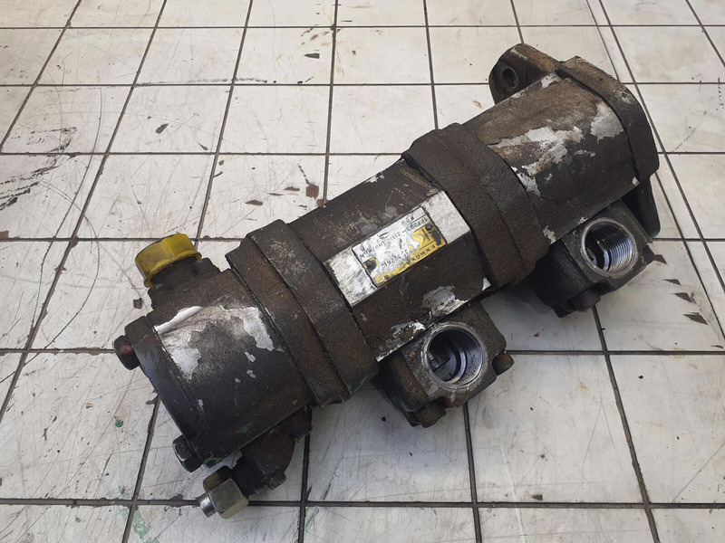 Krupp KMK 5100 3 way gear pump - Hydraulic pump for Crane: picture 3 Krupp KMK 5100 3 way gear pump - Hydraulic pump for Crane: picture 3