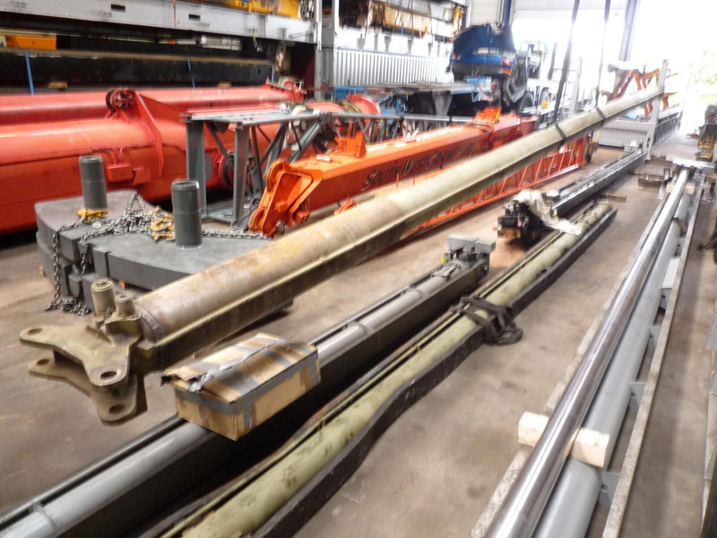 Krupp KMK 6160/6180/6200 telescopic cylinder double - Hydraulic cylinder for Crane: picture 2 Krupp KMK 6160/6180/6200 telescopic cylinder double - Hydraulic cylinder for Crane: picture 2