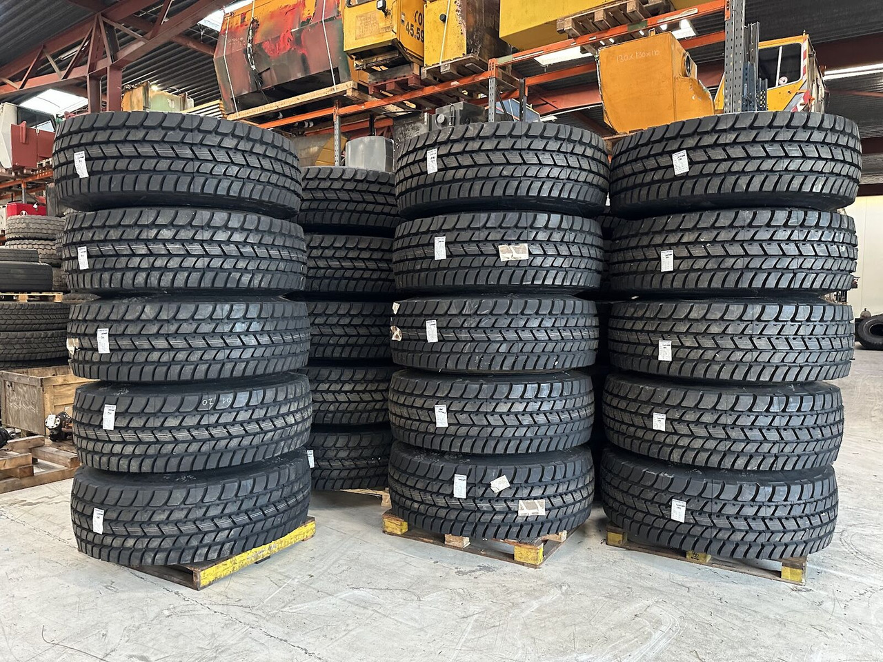 Liebherr Crane Tires/Rims for sale - Tire for Mobile crane: picture 3 Liebherr Crane Tires/Rims for sale - Tire for Mobile crane: picture 3