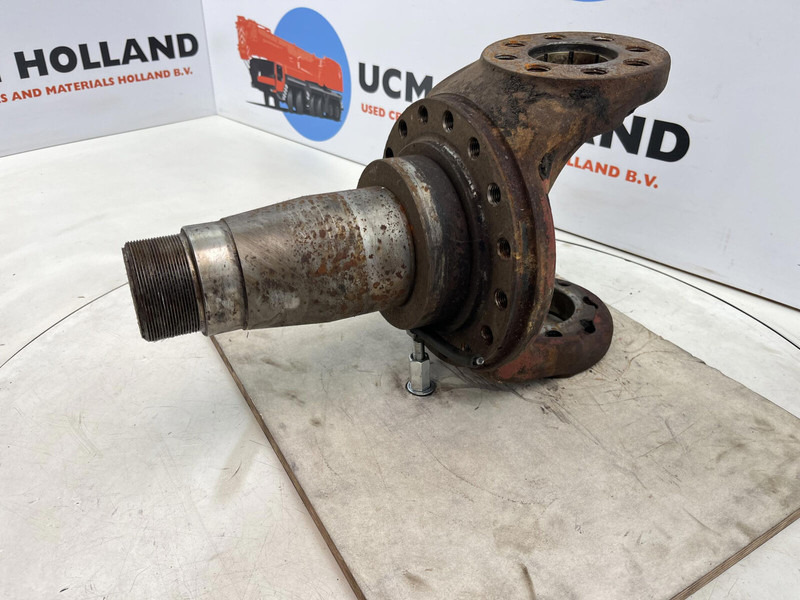 Liebherr LT 1090 Steering knuckle 16 holes - Steering knuckle for Crane: picture 1 Liebherr LT 1090 Steering knuckle 16 holes - Steering knuckle for Crane: picture 1