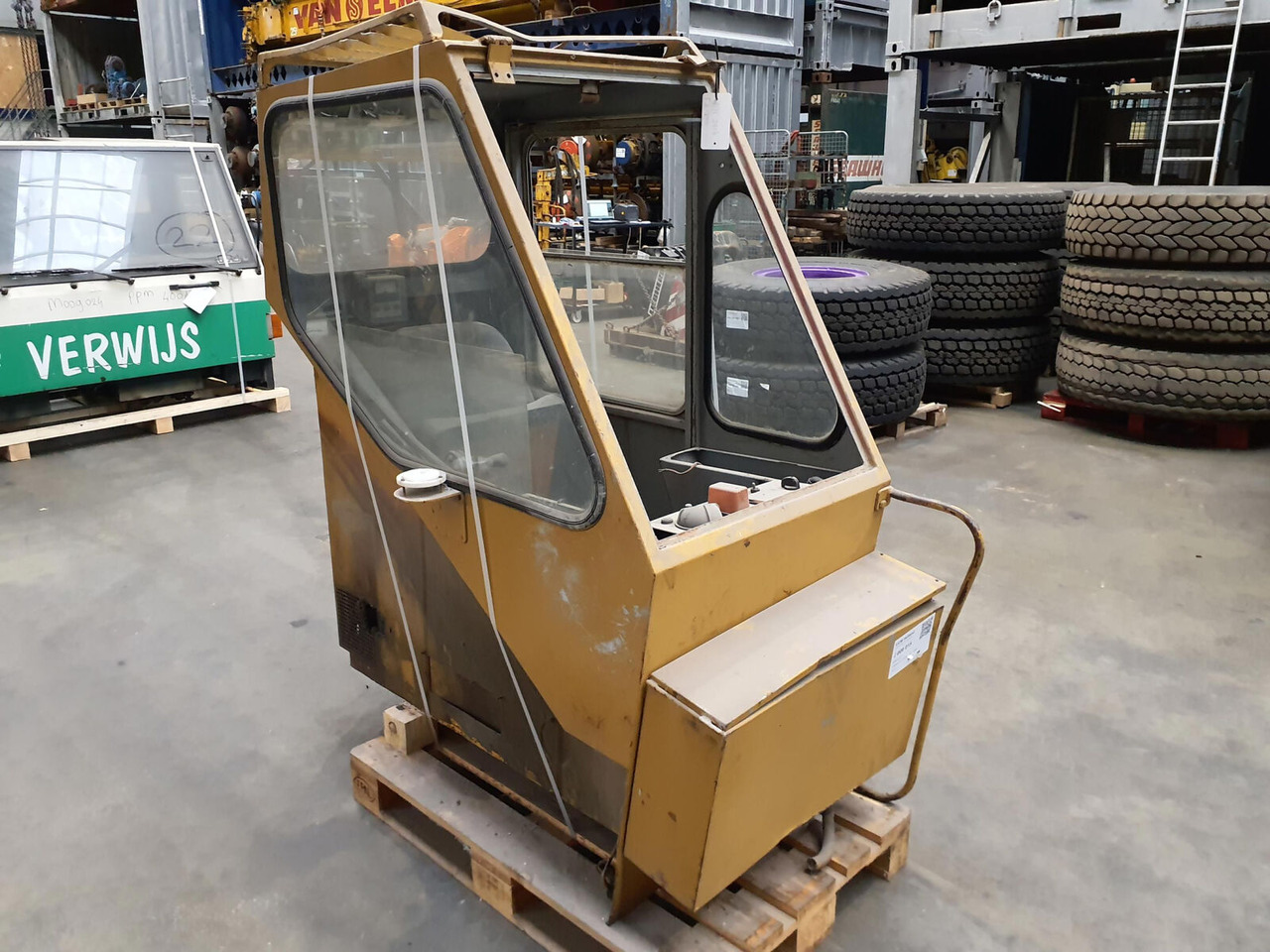 Liebherr LT 1120 upper cabin - Cab for Mobile crane: picture 2 Liebherr LT 1120 upper cabin - Cab for Mobile crane: picture 2