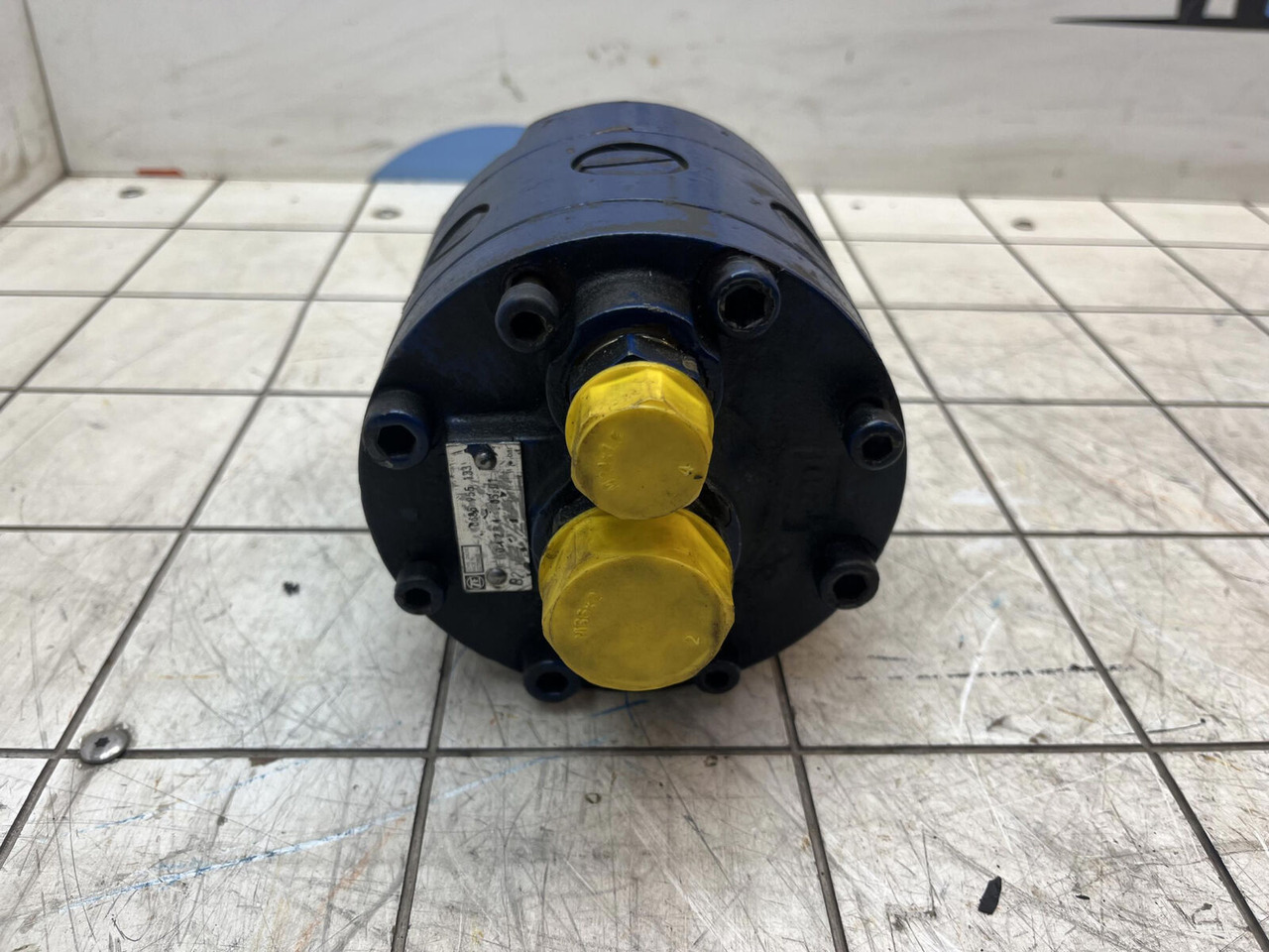 Liebherr LTM 1030-2 emergency steering pump - Hydraulic pump for Mobile crane: picture 1 Liebherr LTM 1030-2 emergency steering pump - Hydraulic pump for Mobile crane: picture 1