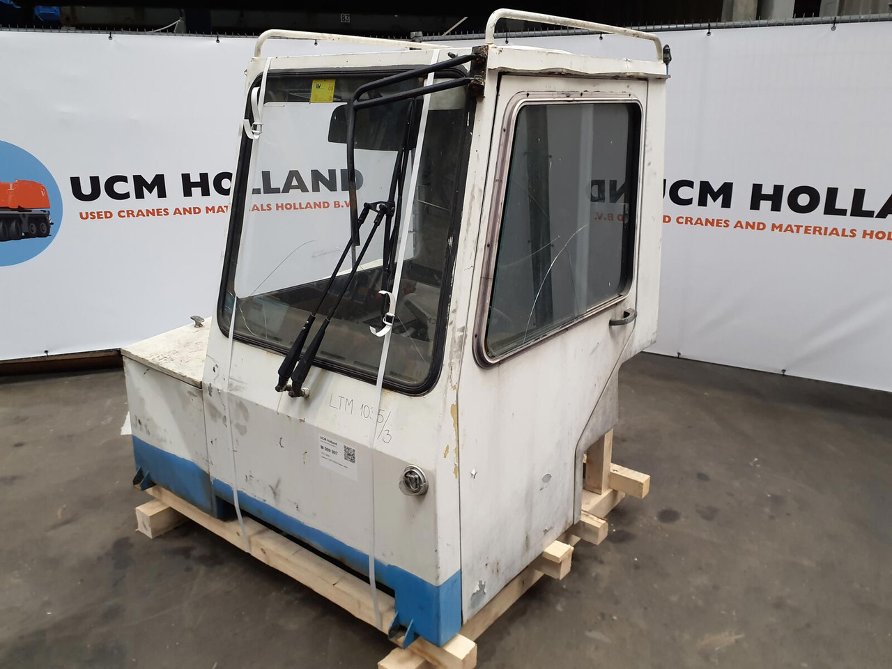 Liebherr LTM 1035/3 lower cabin - Cab for Mobile crane: picture 1 Liebherr LTM 1035/3 lower cabin - Cab for Mobile crane: picture 1