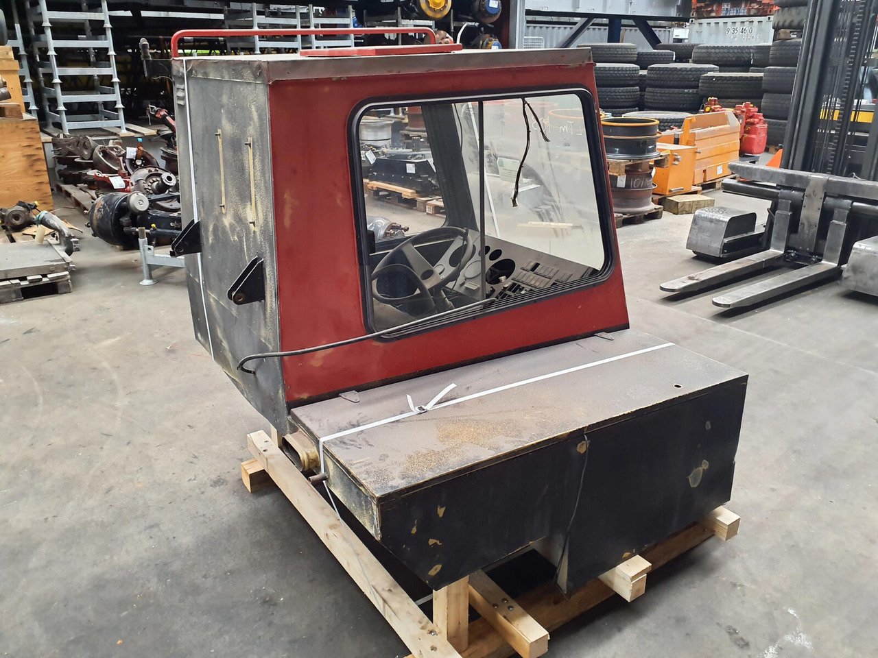 Cab for Mobile crane Liebherr LTM 1035 lower cabin: picture 8 Cab for Mobile crane Liebherr LTM 1035 lower cabin: picture 8