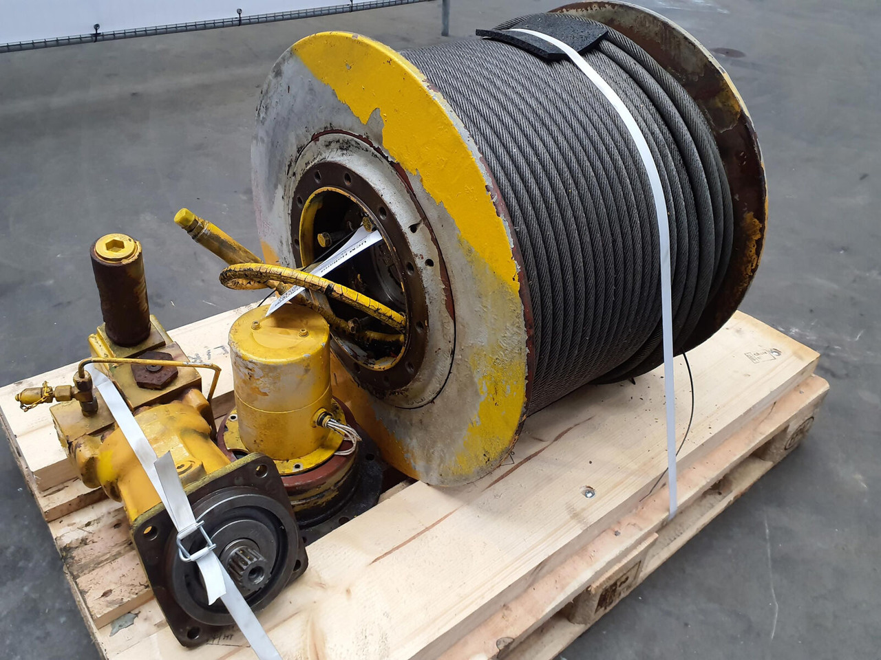 Liebherr LTM 1050 hoist gear - Winch for Crane: picture 1 Liebherr LTM 1050 hoist gear - Winch for Crane: picture 1