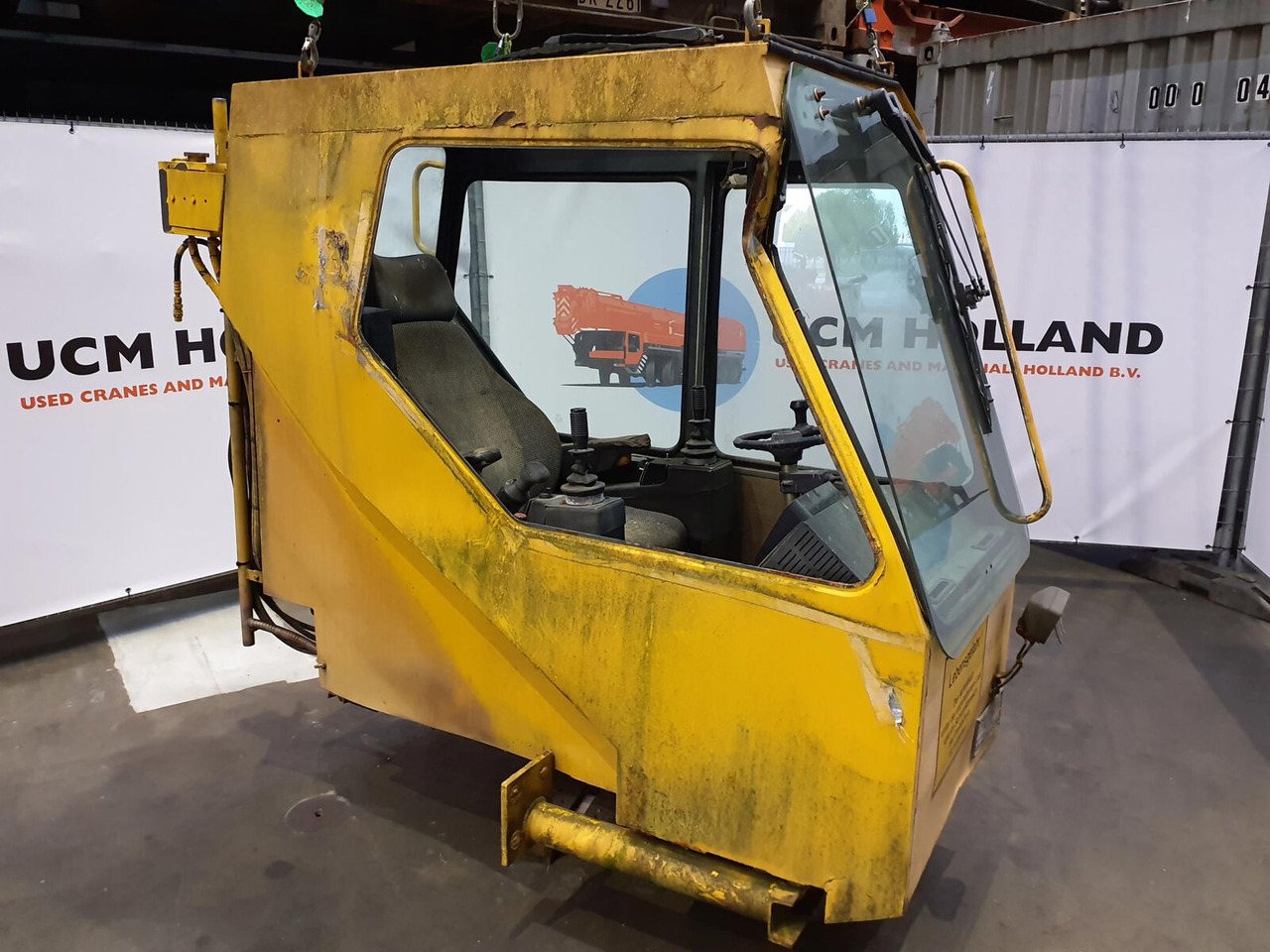 Liebherr LTM 1050 upper cabine - Cab for Crane: picture 3 Liebherr LTM 1050 upper cabine - Cab for Crane: picture 3