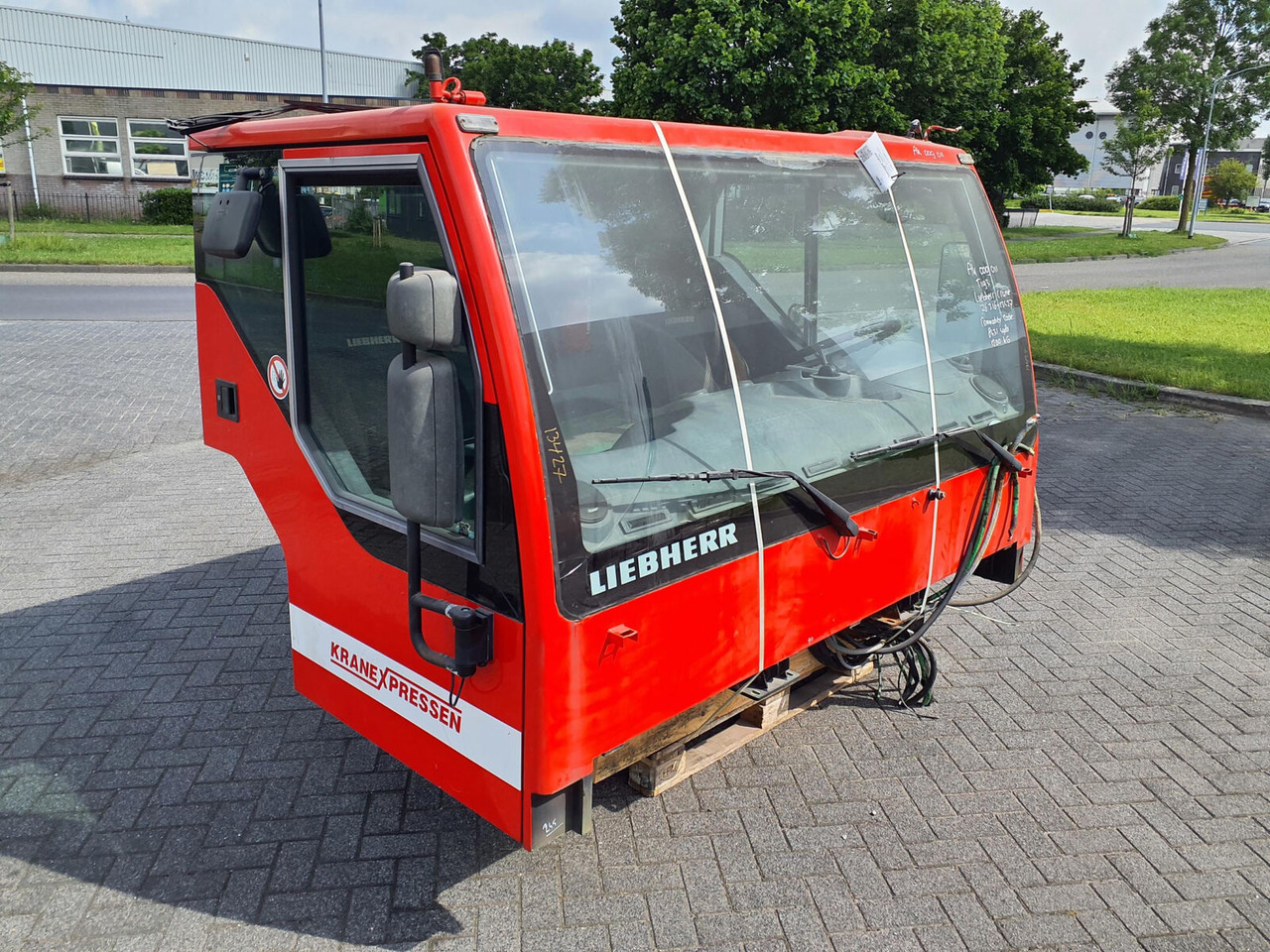 Liebherr LTM 1060-2 lower cabin - Cab for Mobile crane: picture 2 Liebherr LTM 1060-2 lower cabin - Cab for Mobile crane: picture 2