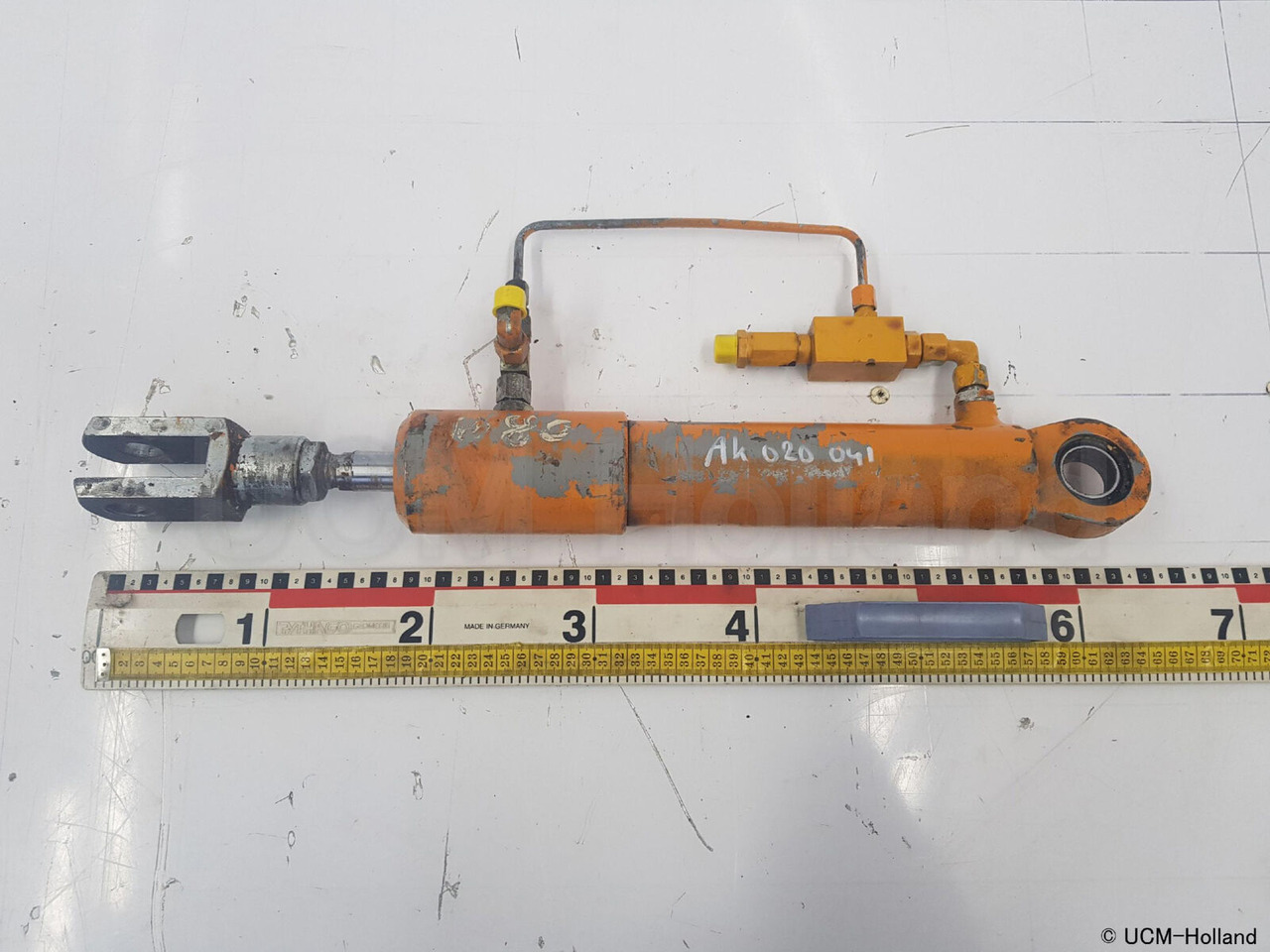 Liebherr LTM 1080-1 cabin tilt cylinder - Hydraulic cylinder for Mobile crane: picture 2 Liebherr LTM 1080-1 cabin tilt cylinder - Hydraulic cylinder for Mobile crane: picture 2