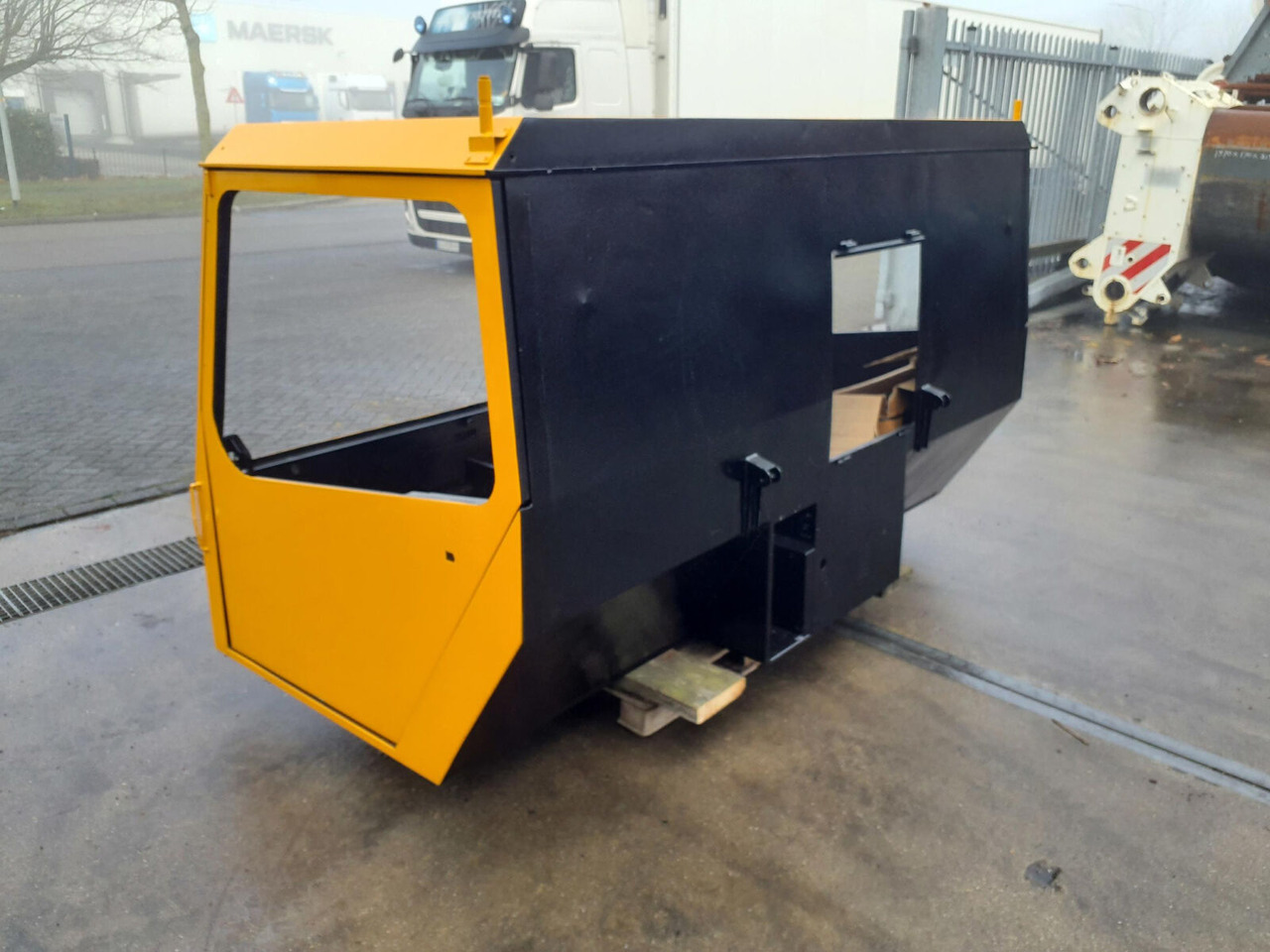 Liebherr LTM 1090 drivers cabin - Cab for Mobile crane: picture 4 Liebherr LTM 1090 drivers cabin - Cab for Mobile crane: picture 4