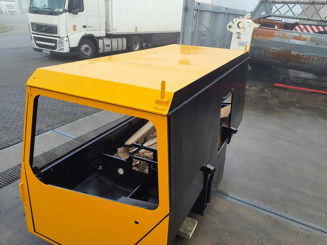 Liebherr LTM 1090 drivers cabin - Cab for Mobile crane: picture 5 Liebherr LTM 1090 drivers cabin - Cab for Mobile crane: picture 5