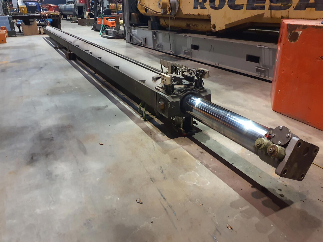 Liebherr LTM 1400-7.1 Telescopic cylinder - Hydraulic cylinder for Mobile crane: picture 4 Liebherr LTM 1400-7.1 Telescopic cylinder - Hydraulic cylinder for Mobile crane: picture 4