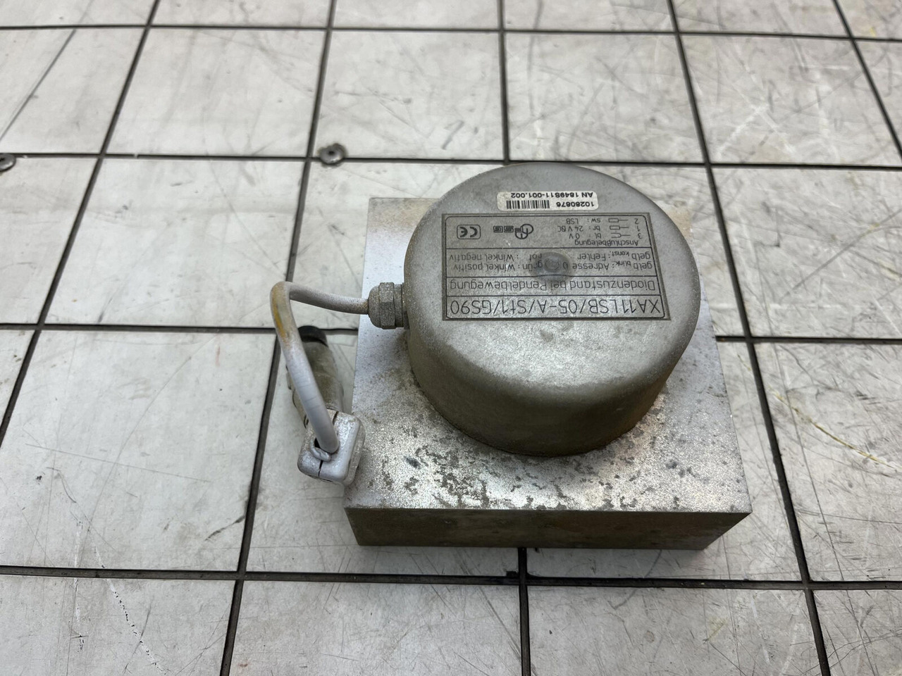 Liebherr LTM 1400-7.1 angle transmitter - Sensor for Mobile crane: picture 3 Liebherr LTM 1400-7.1 angle transmitter - Sensor for Mobile crane: picture 3