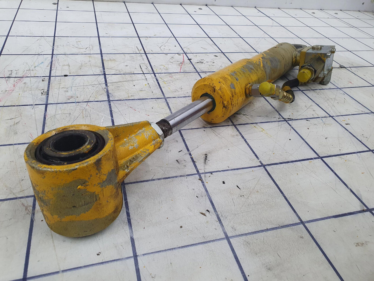 Liebherr LTM 1400-7.1 cabin tilt cylinder - Hydraulic cylinder for Mobile crane: picture 2 Liebherr LTM 1400-7.1 cabin tilt cylinder - Hydraulic cylinder for Mobile crane: picture 2