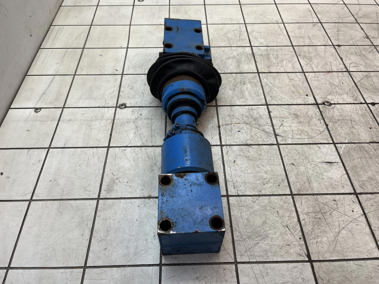 Liebherr LTM 1400-7.1 cylinder connection - Hydraulic cylinder for Mobile crane: picture 2 Liebherr LTM 1400-7.1 cylinder connection - Hydraulic cylinder for Mobile crane: picture 2